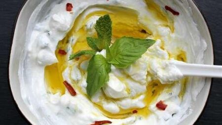 Labneh (Lebanese Yogurt)